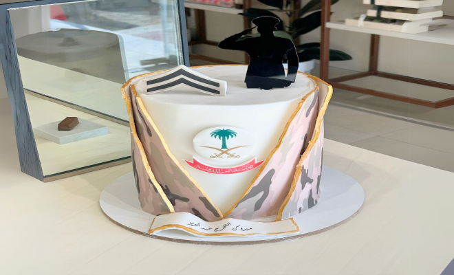 كيكة تخرج ذا كراون